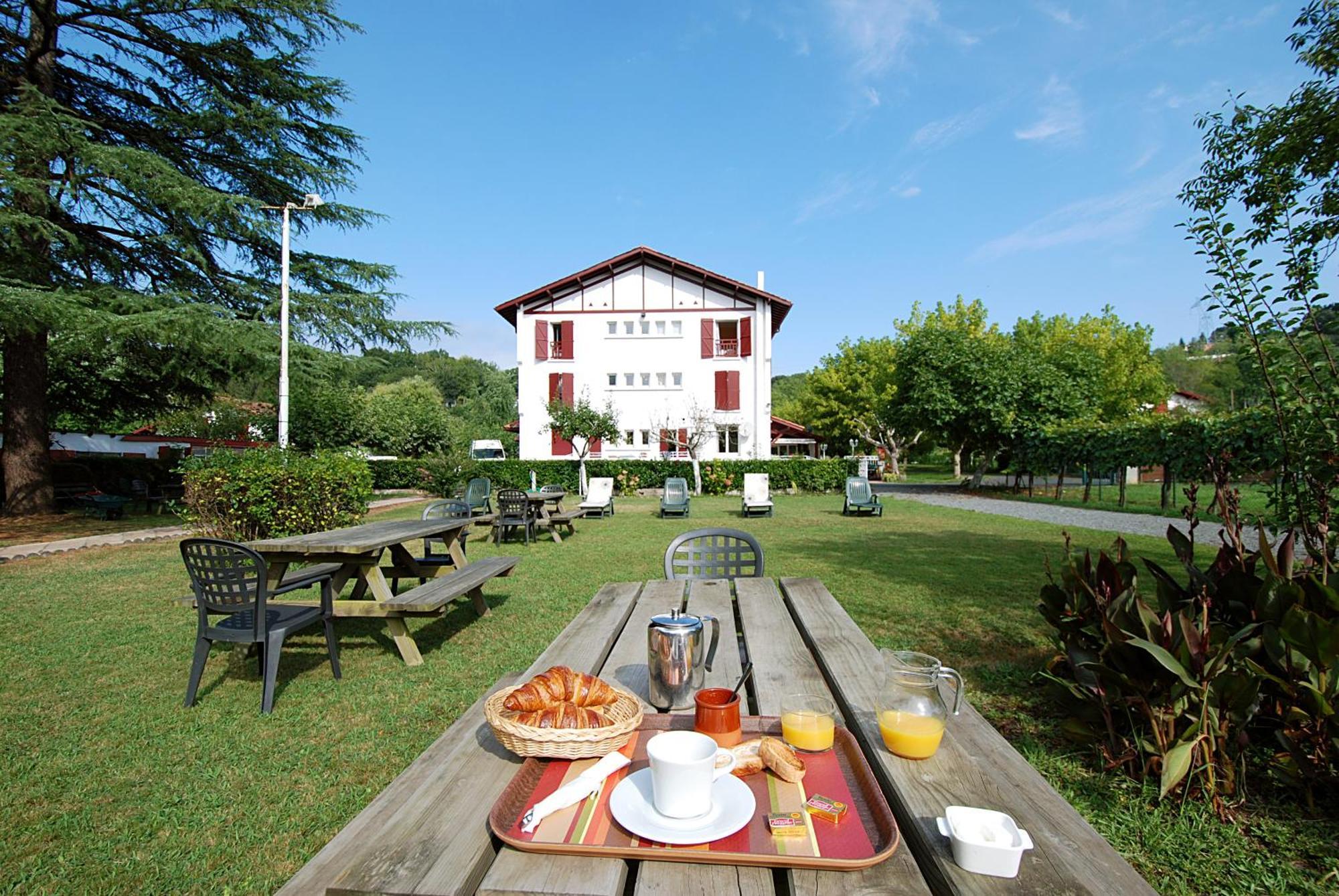 Hotel Pyrenees Atlantique Saint-Pée-sur-Nivelle Eksteriør bilde